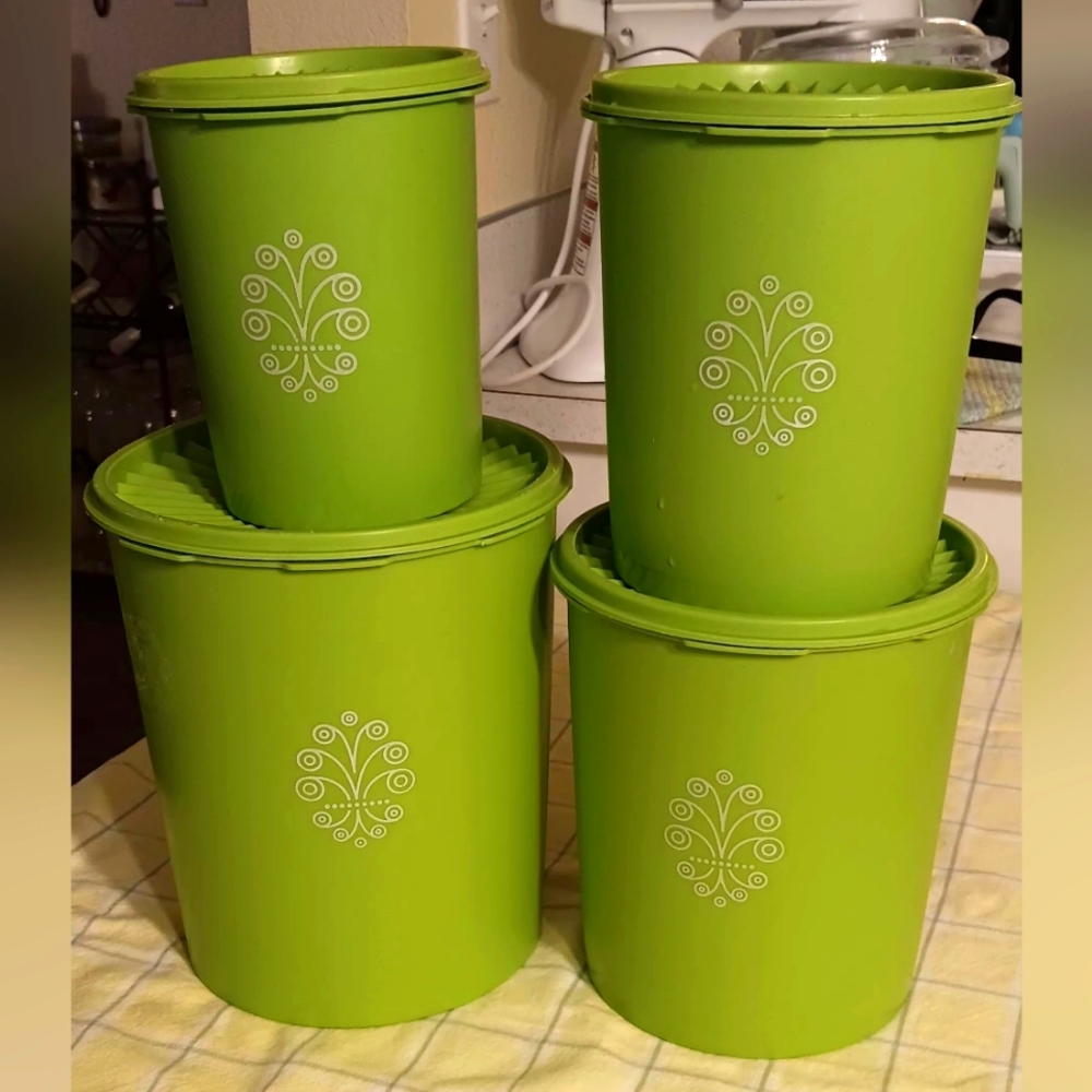 Vintage Circa 1978  Tupperware Apple Green Canisters 🍏